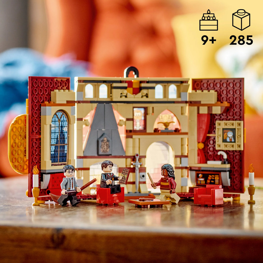 Building Set with 3 Minifigures T728189
