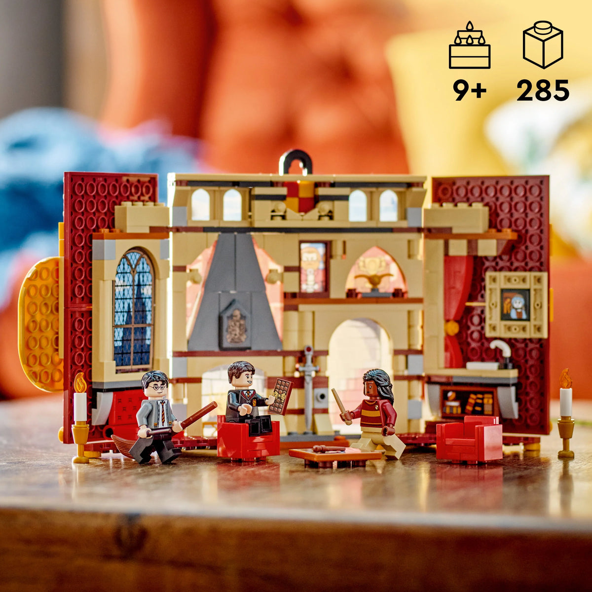 Building Set with 3 Minifigures T728189