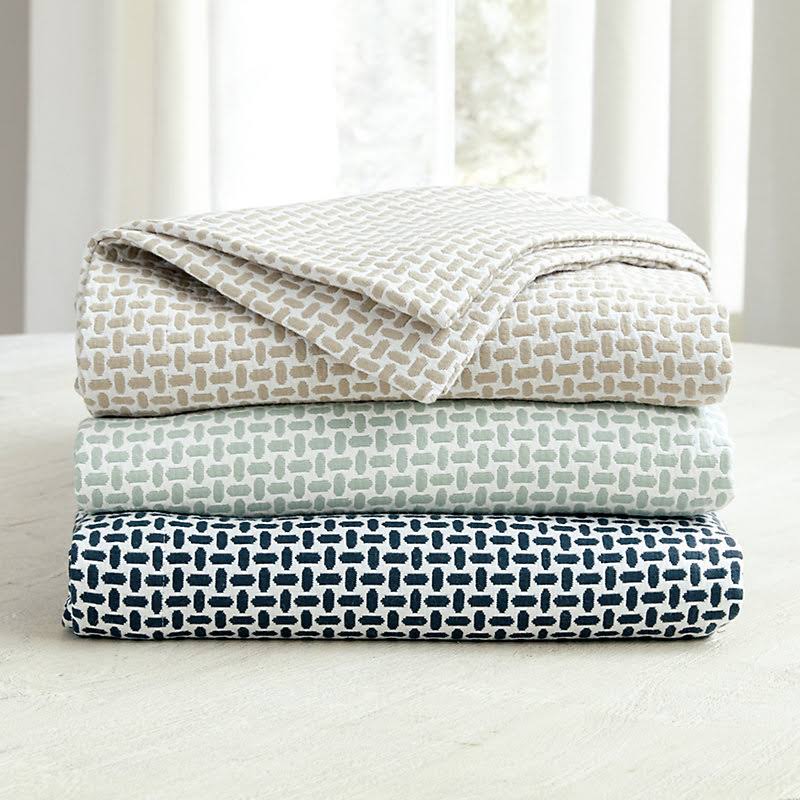 Matelasse Coverlet Queen J3334
